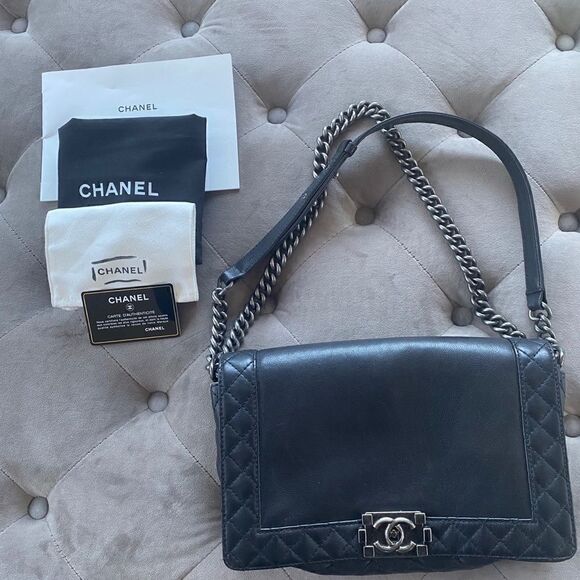 Chanel Black Calfskin Medium Boy Reverso Bag - Picture 2 of 11